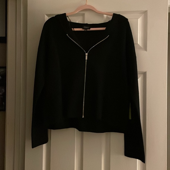 Woman’s black front zip sweater - Picture 4 of 7
